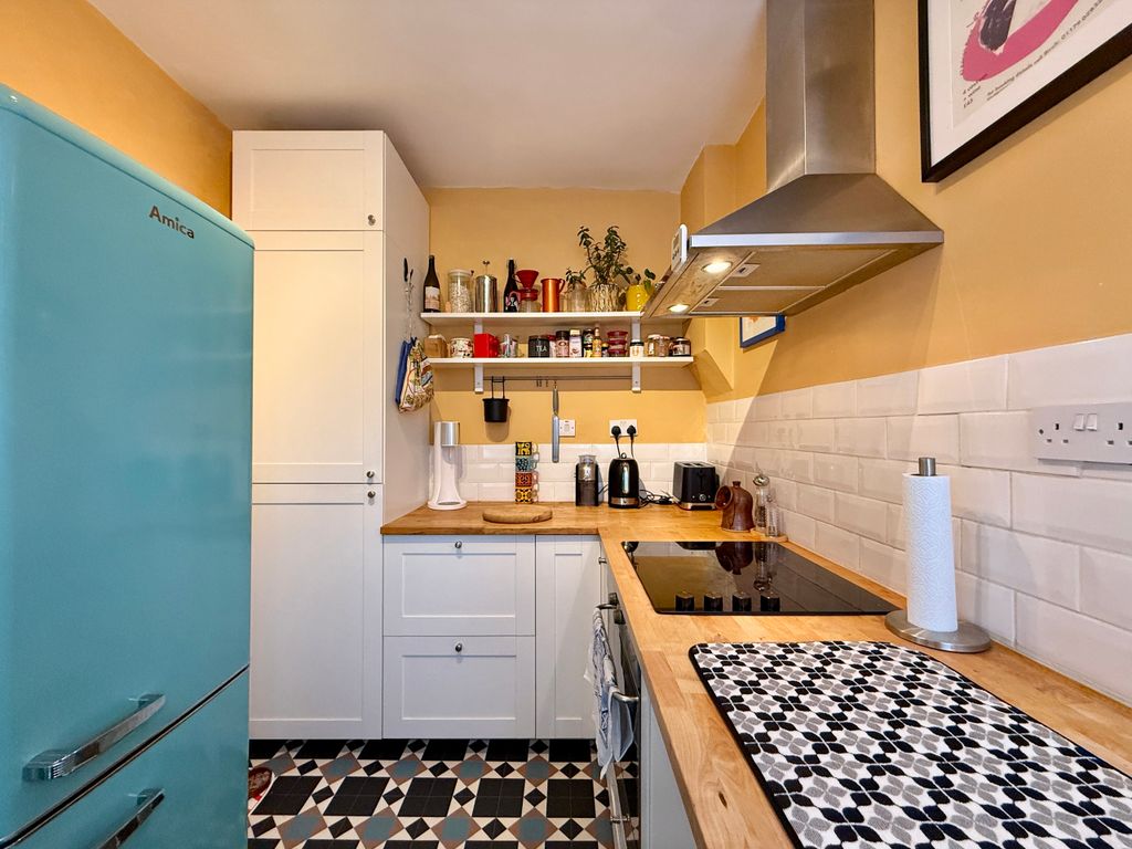 Property photo 3 of 17 Kitchen