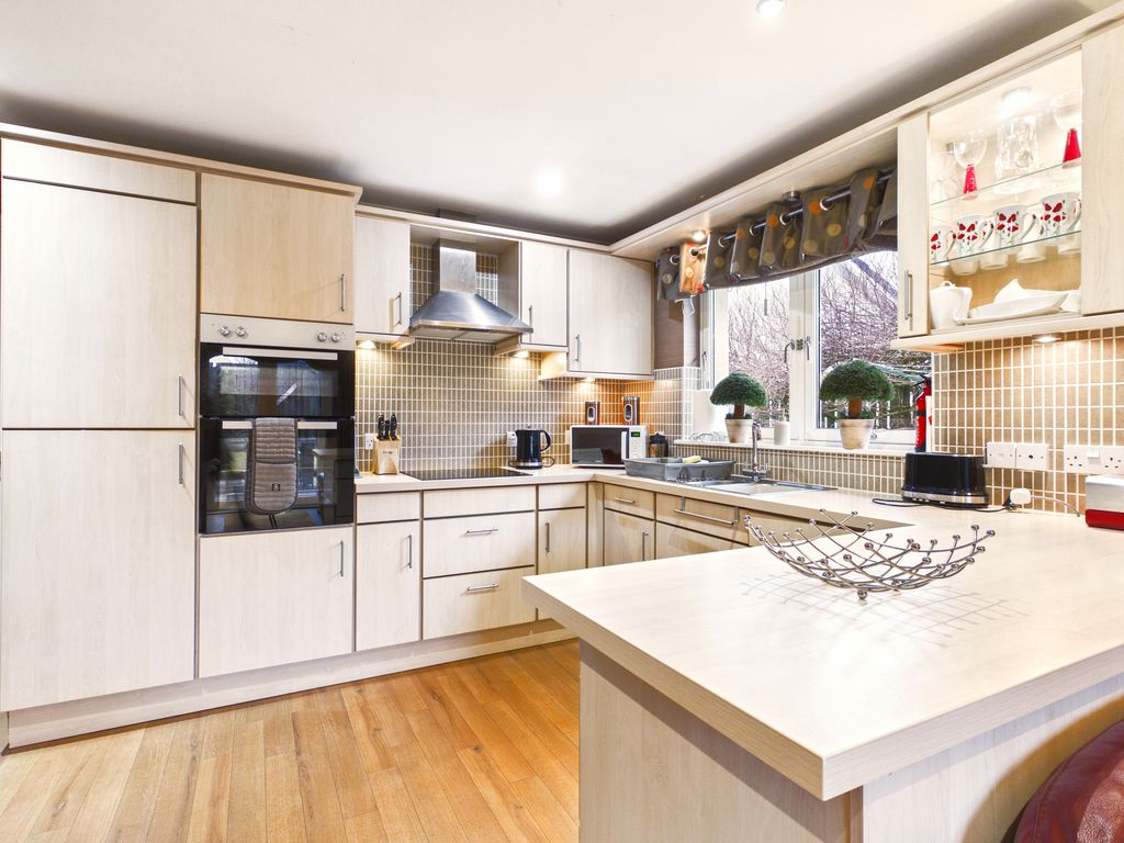 Property photo 3 of 43