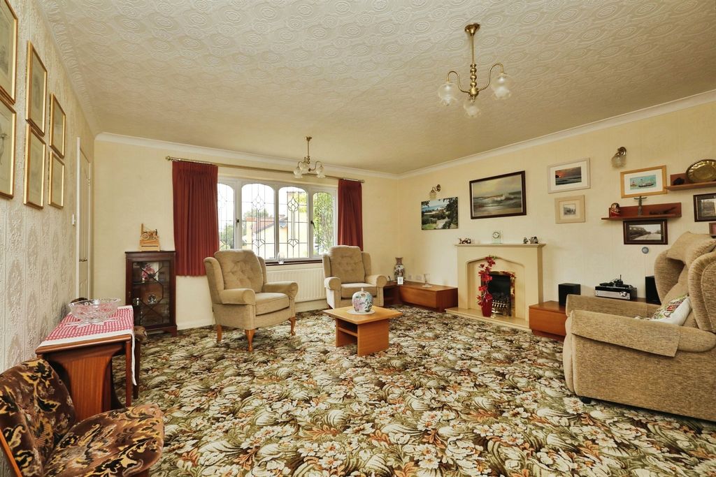 Property photo 3 of 19