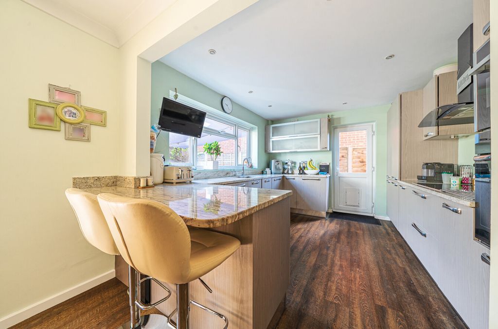 Property photo 3 of 16 1483769-9-6A423ee...