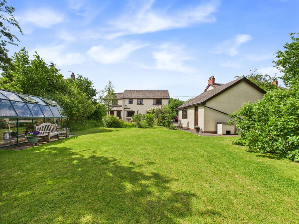 Property photo 2 of 28