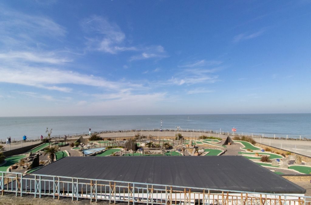 Property photo 3 of 8 Picture 3