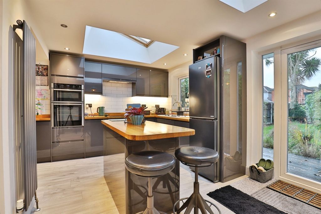 Property photo 3 of 23