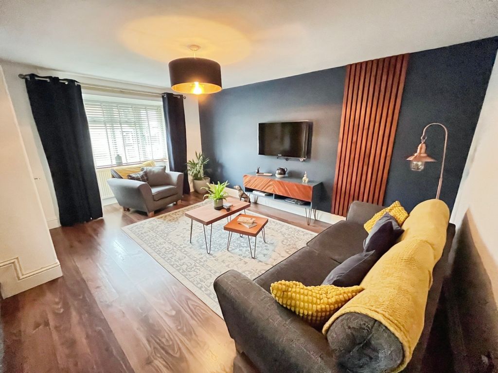 Property photo 2 of 15 Lounge
