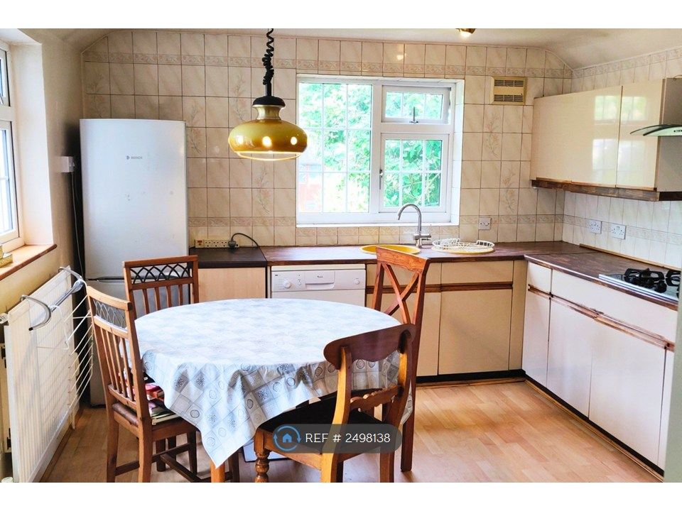 Property photo 1 of 10 Kitchen