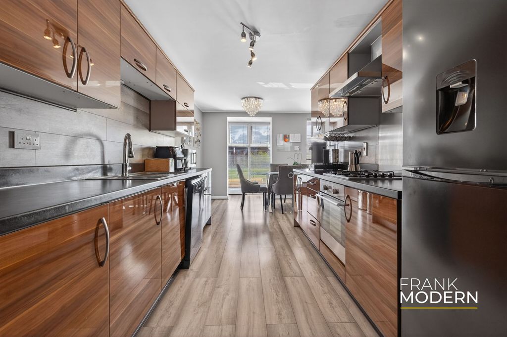 Property photo 3 of 58 Kitchen