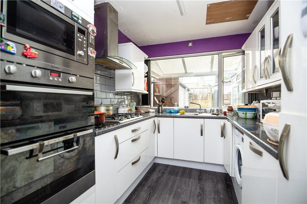 Property photo 3 of 17 Kitchen
