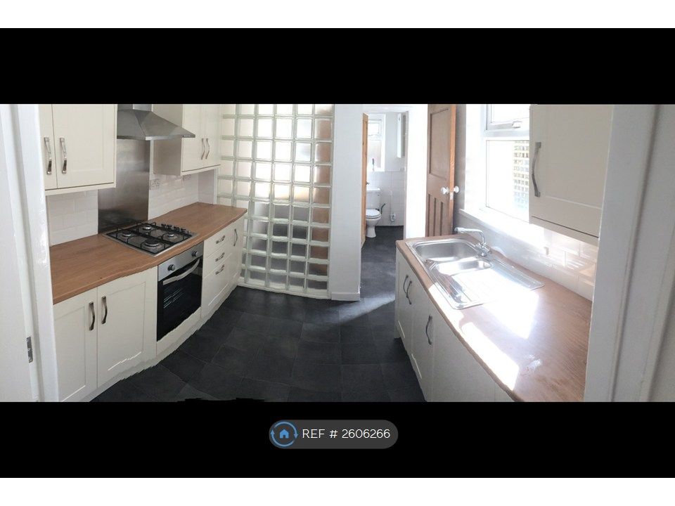 Property photo 2 of 11 Kitchen 2
