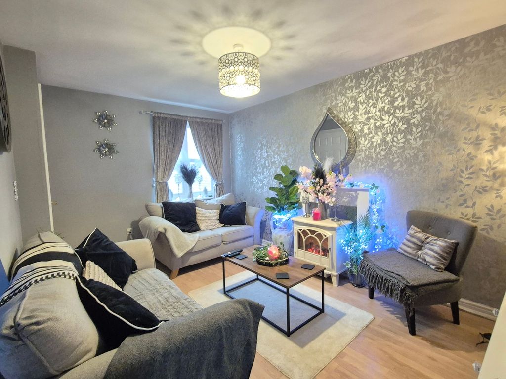 Property photo 2 of 13 Lounge