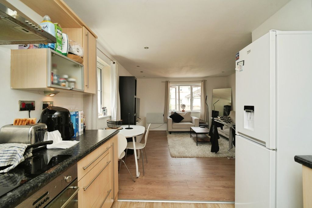 Property photo 3 of 12 Kitchen