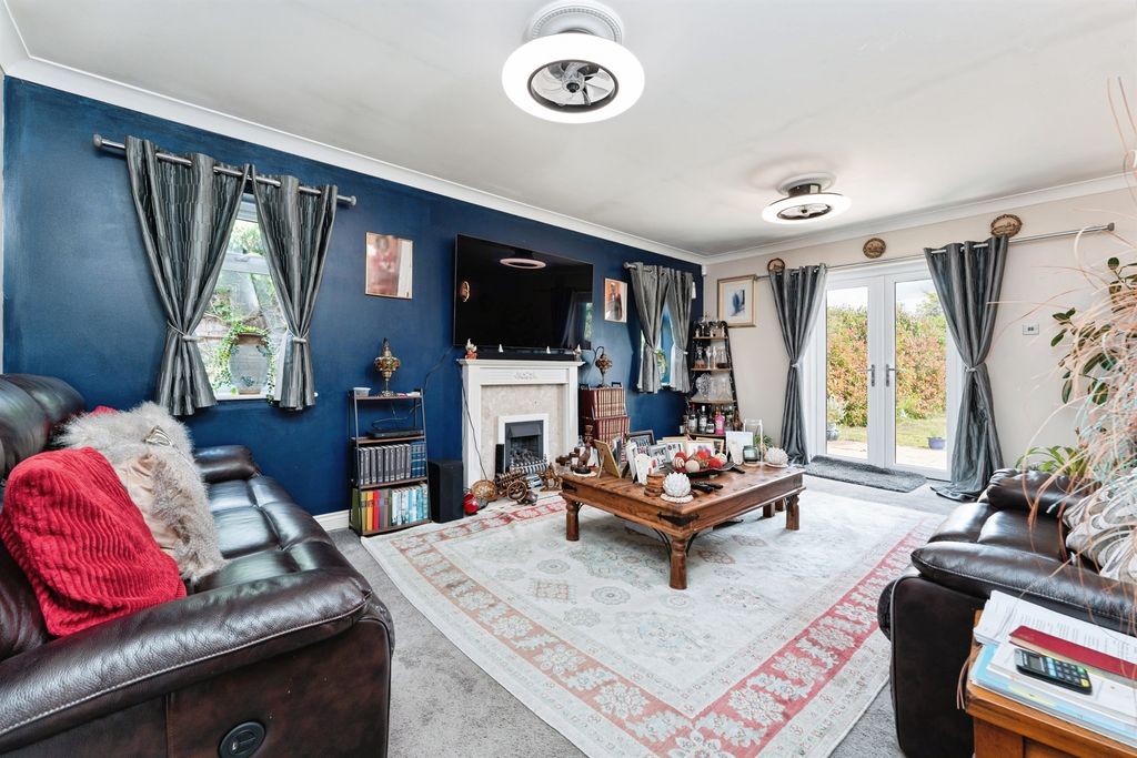 Property photo 2 of 17