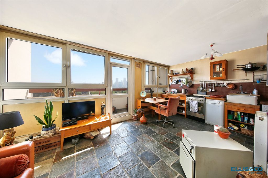 Property photo 1 of 17 Picture No. 02