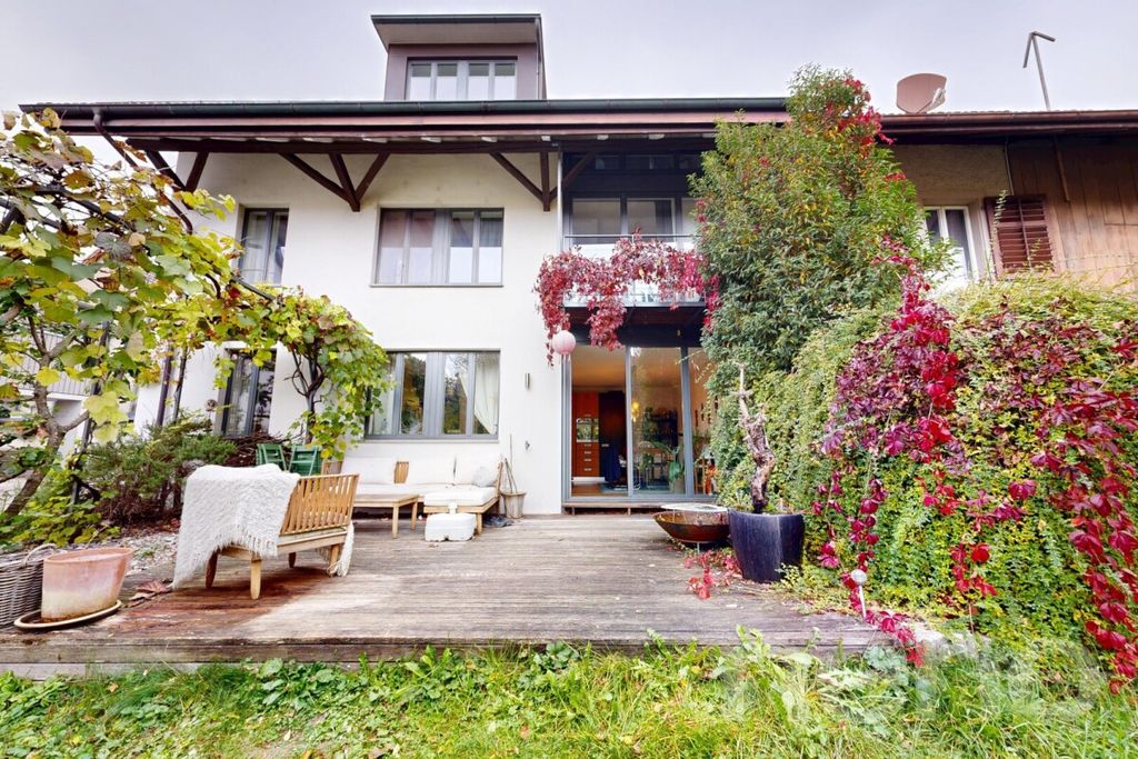 Property photo 2 of 11