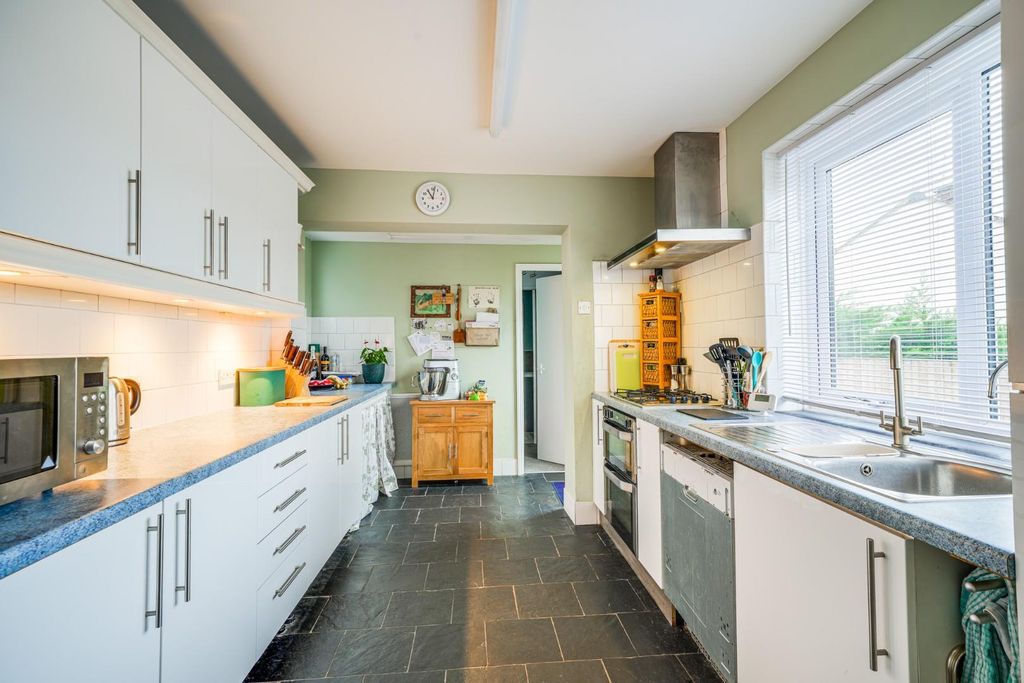 Property photo 3 of 21