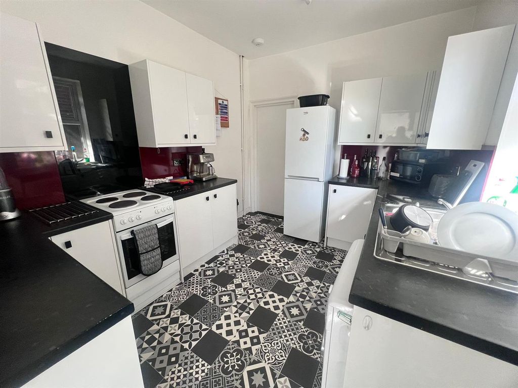 Property photo 2 of 13 Kitchen.Jpg