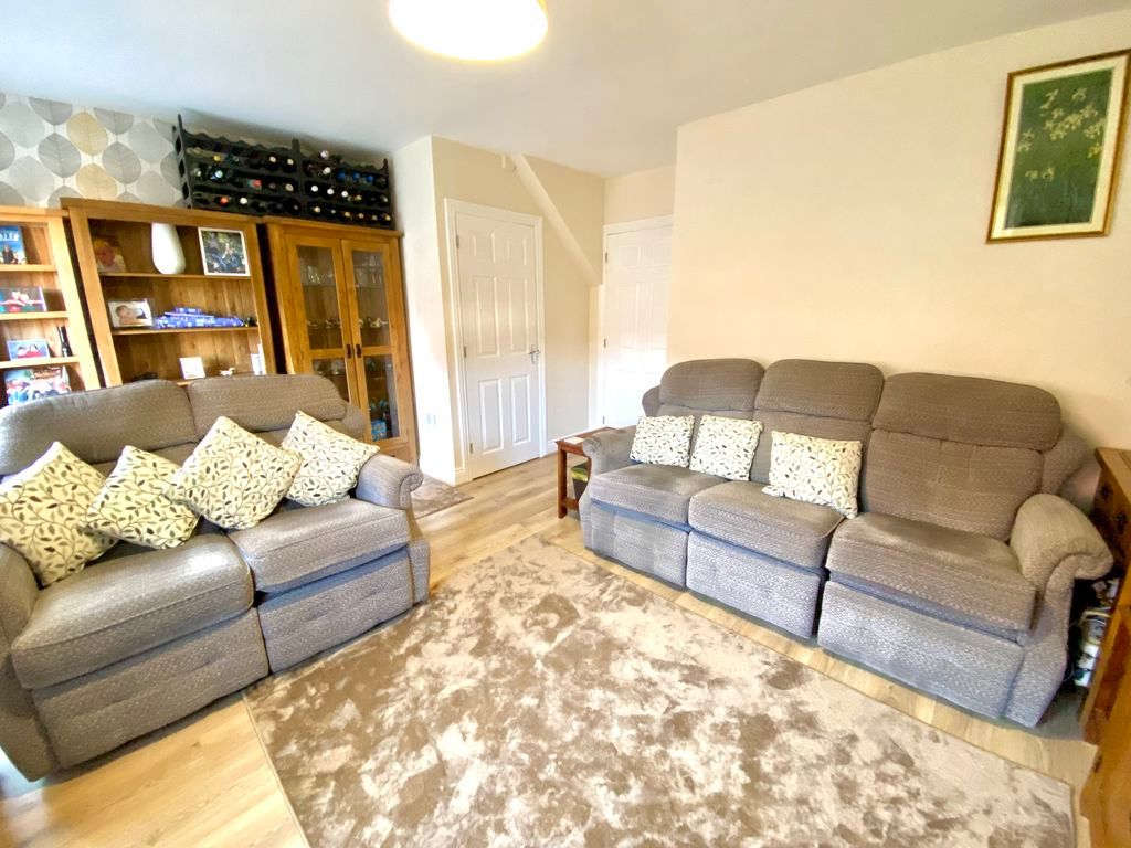 Property photo 2 of 19 Lounge