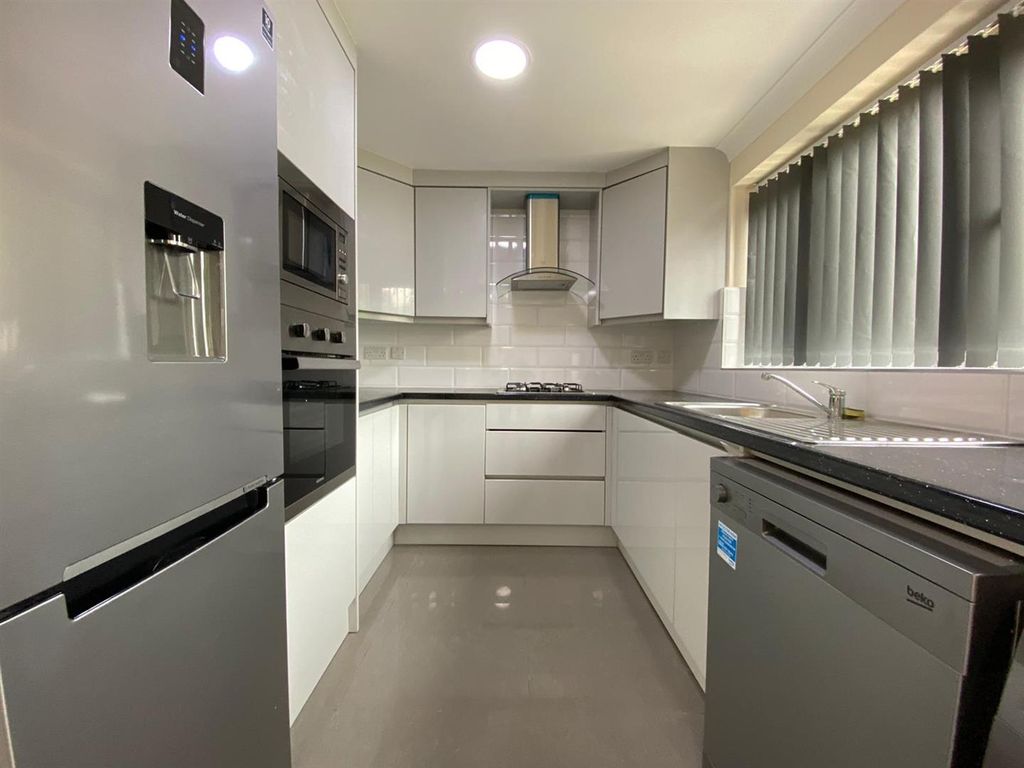 Property photo 2 of 8 Kitchen.Jpg