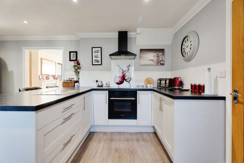 Property photo 3 of 24 Pbox-Img.Jpg