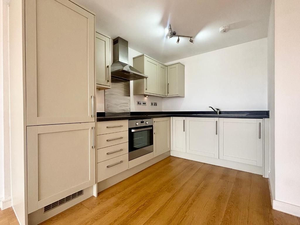 Property photo 2 of 9 Kitchen Area