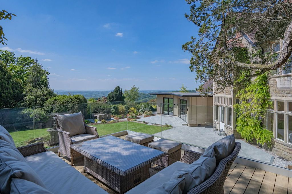 Property photo 3 of 27