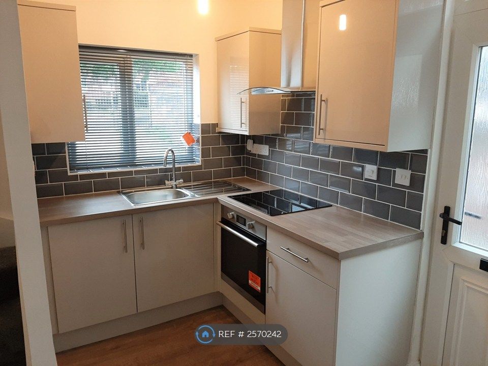 Property photo 3 of 9 Kitchen / Living