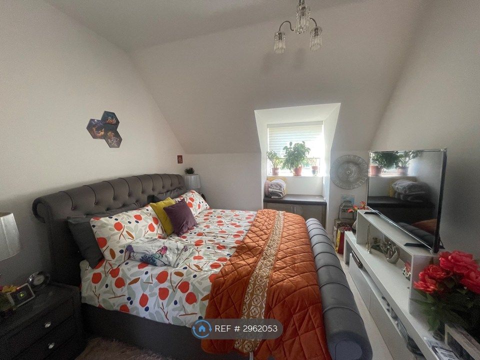 Property photo 2 of 18 Master Bedroom