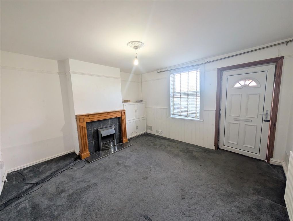 Property photo 2 of 11 Lounge