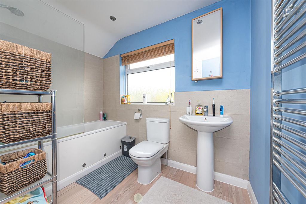 Property photo 3 of 9 29 Connaught Road (16).Jpg