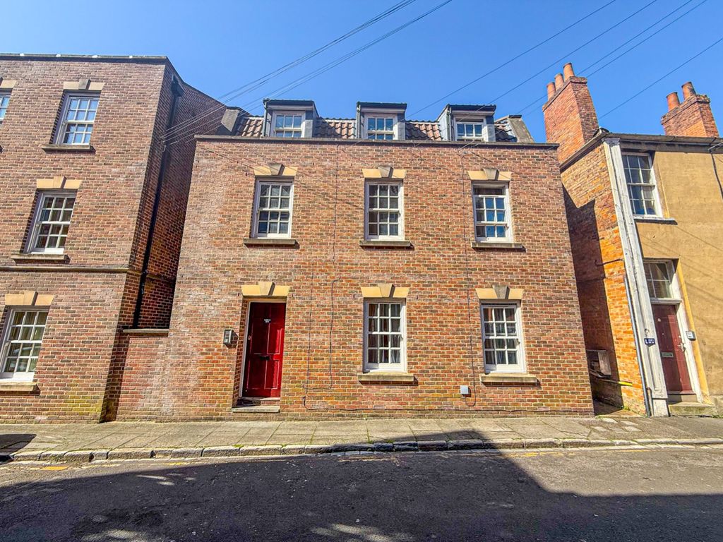 Property photo 1 of 9 4163881
