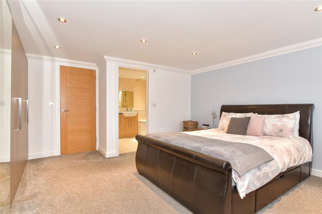 Property photo 3 of 9 Bedroom 1
