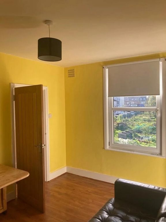Property photo 3 of 10 A Bright Living Room With Cheerful Yellow Walls An...