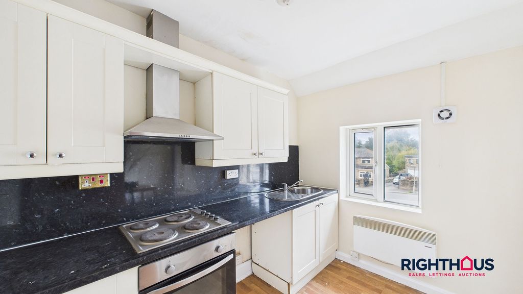 Property photo 1 of 6 Kitchen