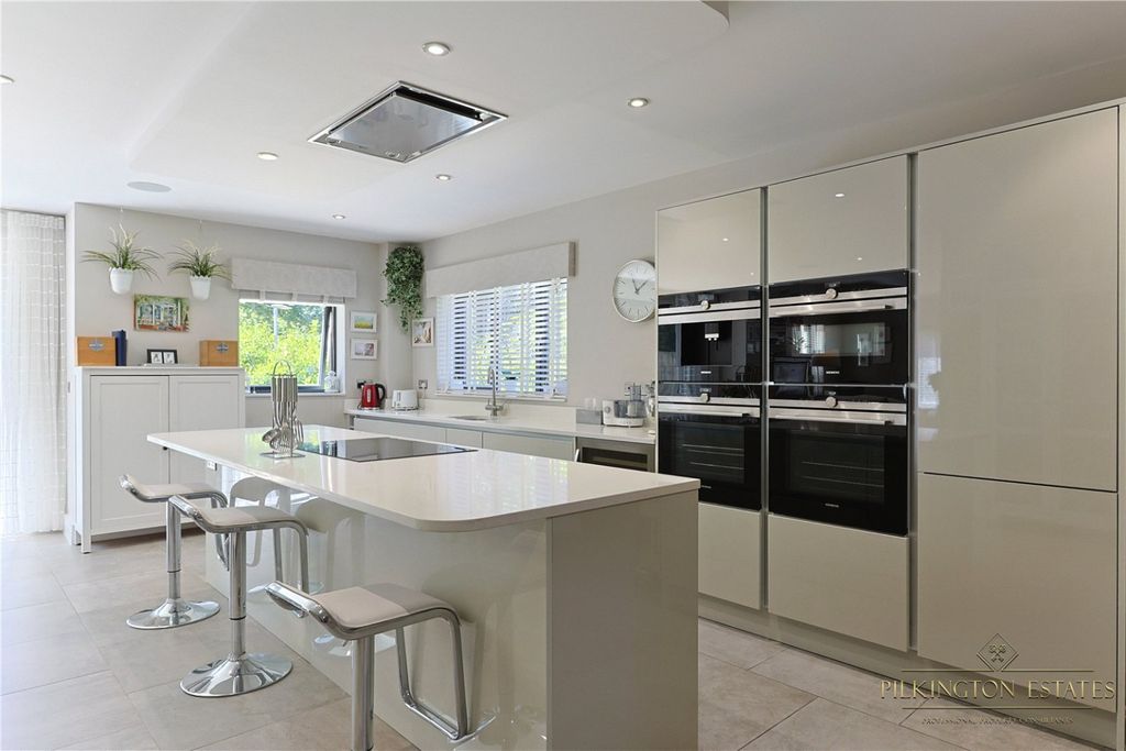 Property photo 3 of 27 4275292