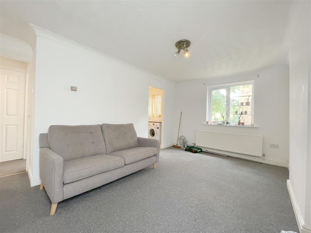 Property photo 2 of 6 Lounge