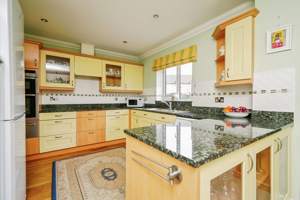 Property photo 3 of 21