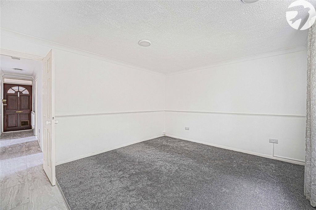 Property photo 3 of 20 Living Room