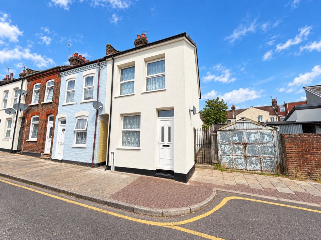 Property photo 1 of 8 4833131