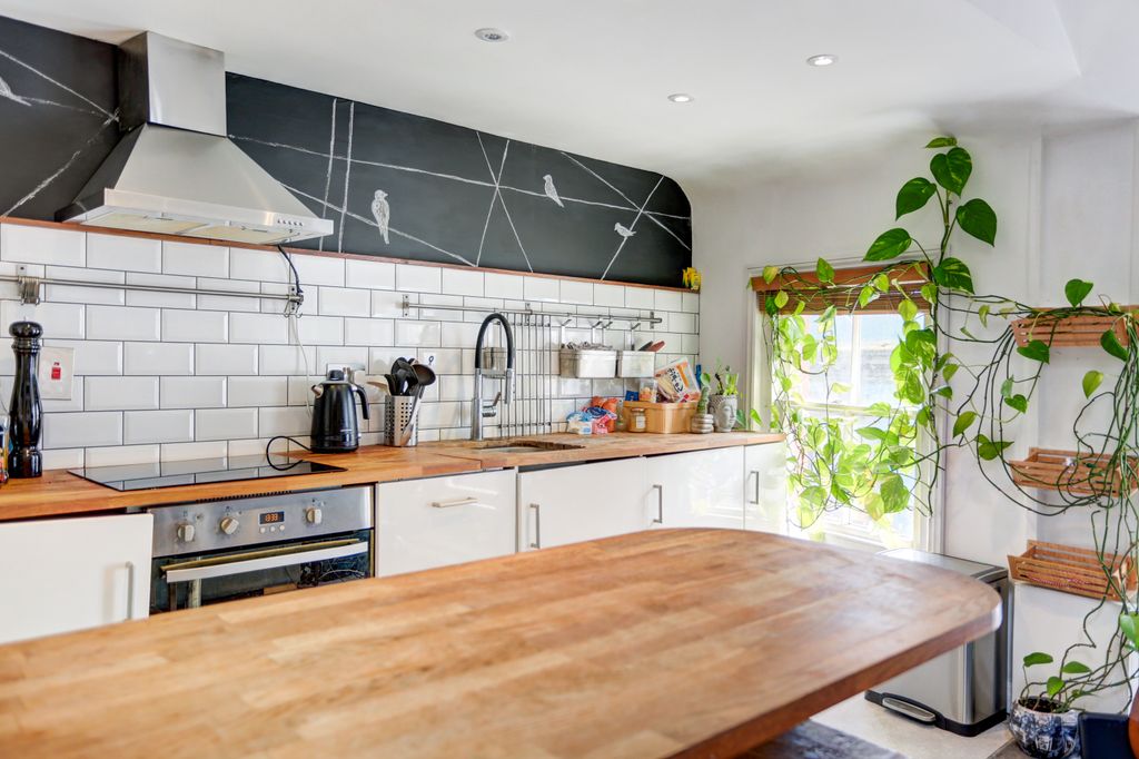 Property photo 2 of 14 Kitchen