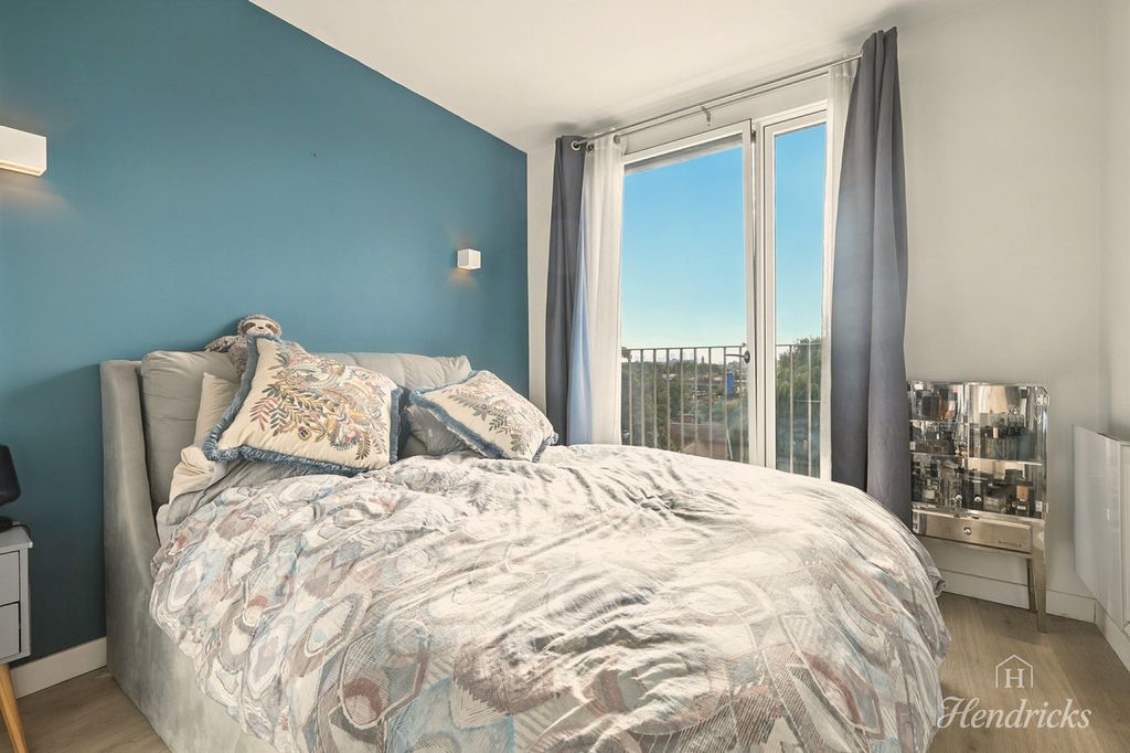 Property photo 3 of 23