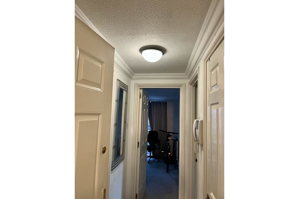 Property photo 3 of 11 Entrance Hall