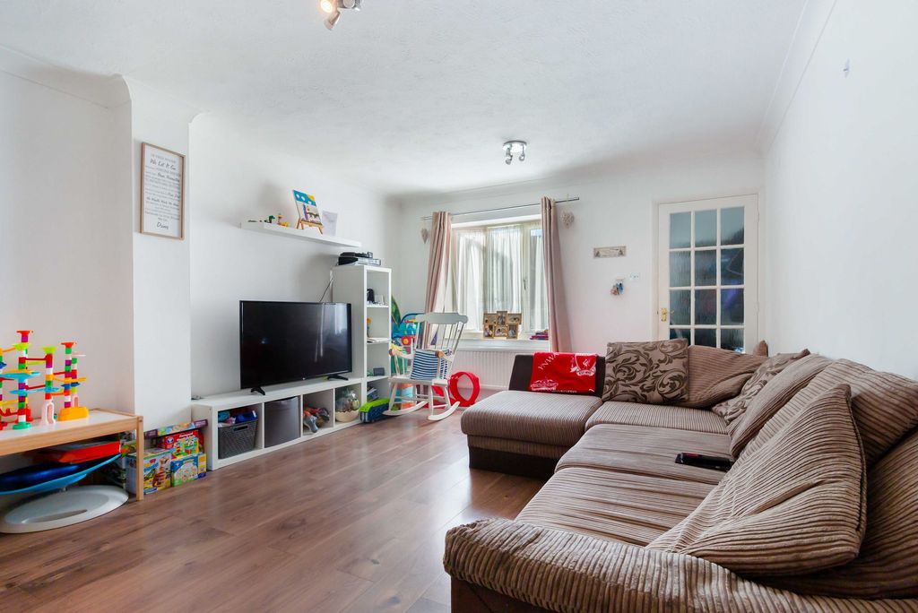 Property photo 2 of 11