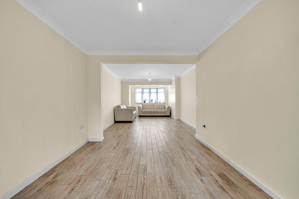 Property photo 2 of 27