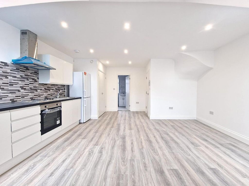 Property photo 1 of 4 Kitchen