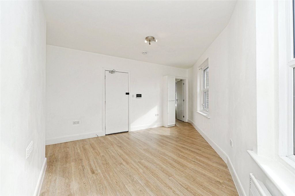 Property photo 3 of 7 Picture No. 04