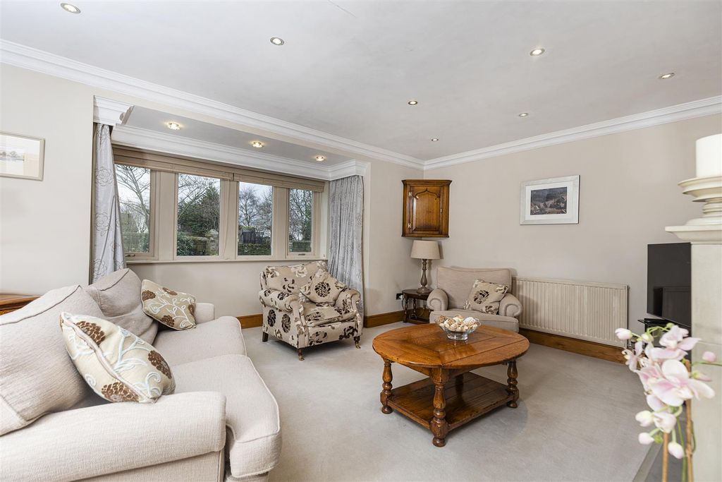 Property photo 2 of 36