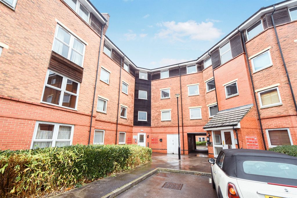 Property photo 1 of 9