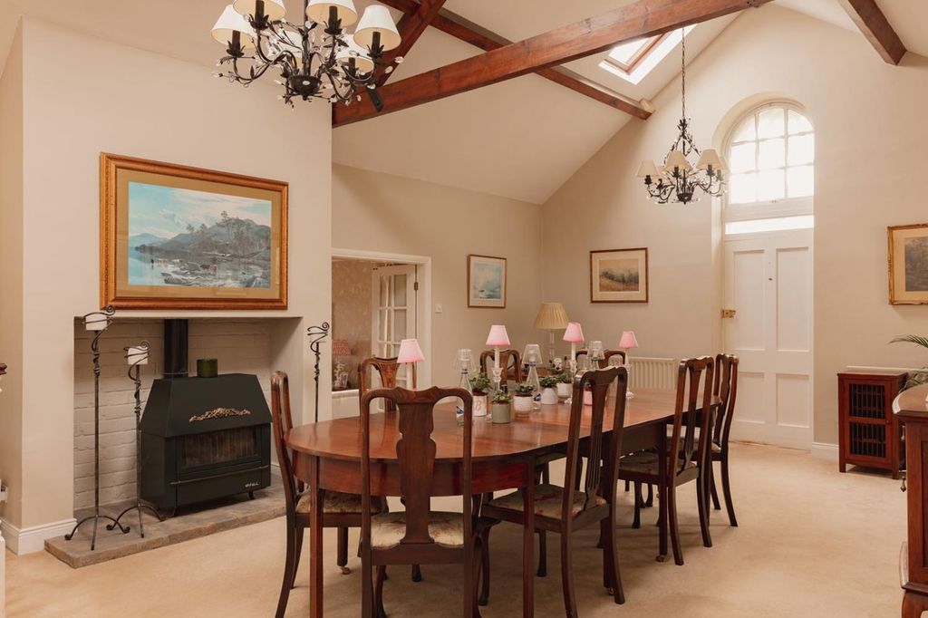 Property photo 2 of 35