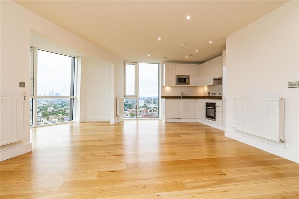 Property photo 3 of 20 Sky-View-Tower-St...