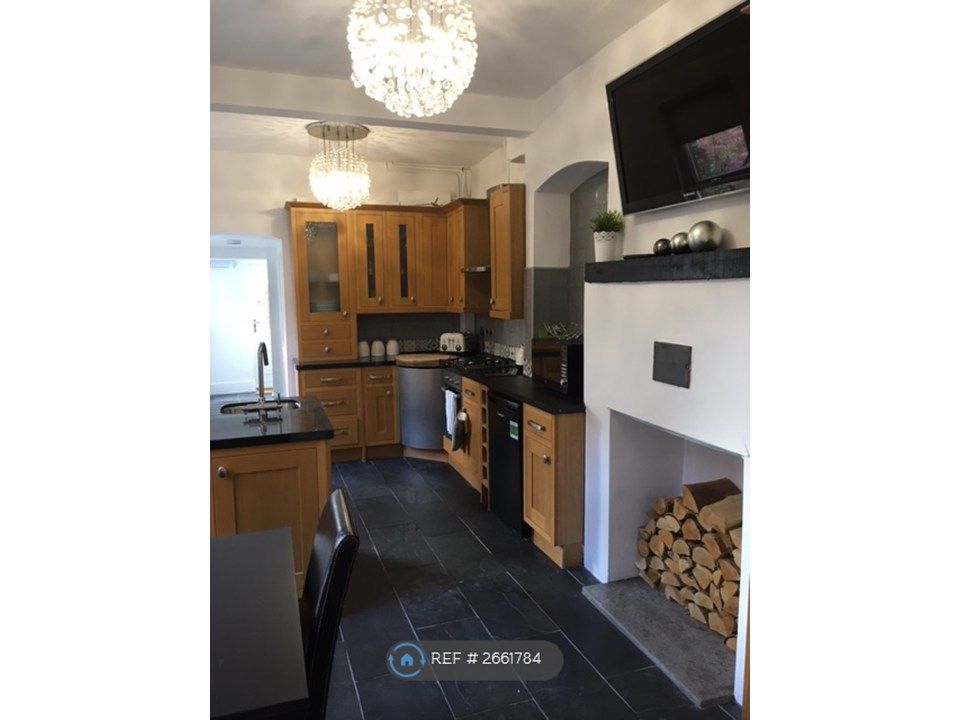 Property photo 2 of 17 Large Communal Kitchen Dining Area