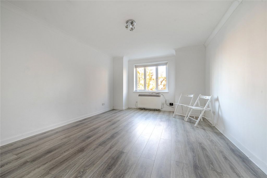 Property photo 2 of 19 Picture No. 12